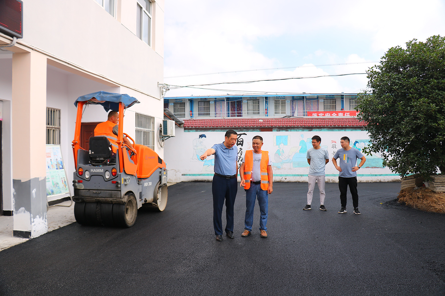 學(xué)黨史，踐初心，為民修路暖人心——路橋工程處黨總支“我為群眾辦實(shí)事”紀(jì)實(shí)